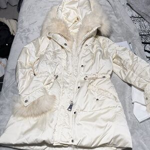 Real Goose feathers Elegant Cream Women's Jacket with Faux Fur Trim